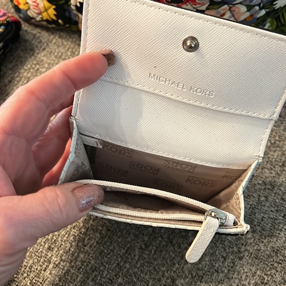 Michael Kors wallet - Picture 3 of 4